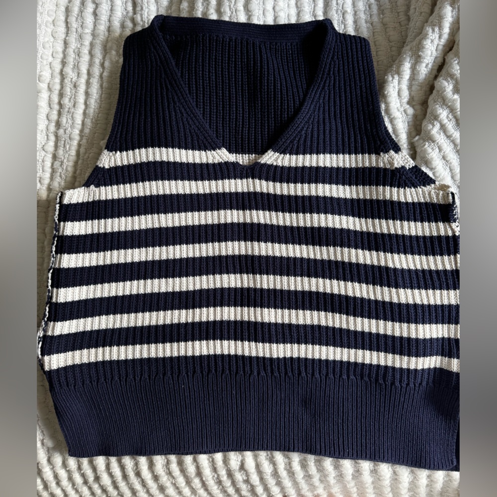 Gap | Classic Navy and White Striped V-Neck Sweater Vest | Size small - Picture 3 of 9